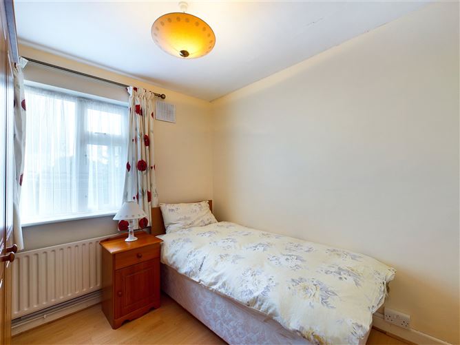 10 Collins Park, Thurles, Co. Tipperary