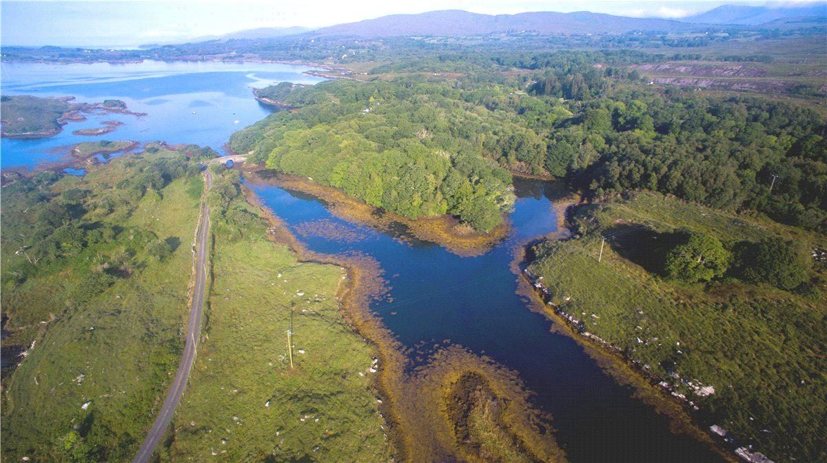 Stay Bank House, Tahilla, Sneem, Co. Kerry Stay Bank House, Tahilla, Sneem, Co. Kerry