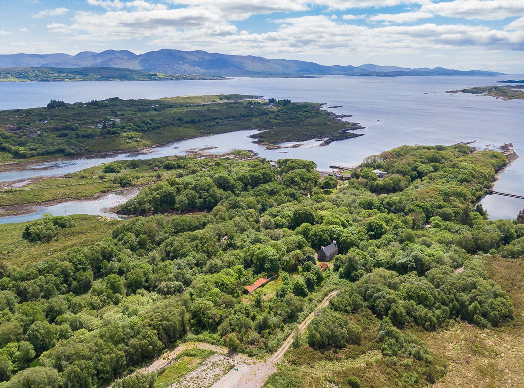 Stay Bank House, Tahilla, Sneem, Co. Kerry Stay Bank House, Tahilla, Sneem, Co. Kerry