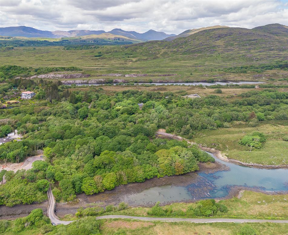 Stay Bank House, Tahilla, Sneem, Co. Kerry Stay Bank House, Tahilla, Sneem, Co. Kerry