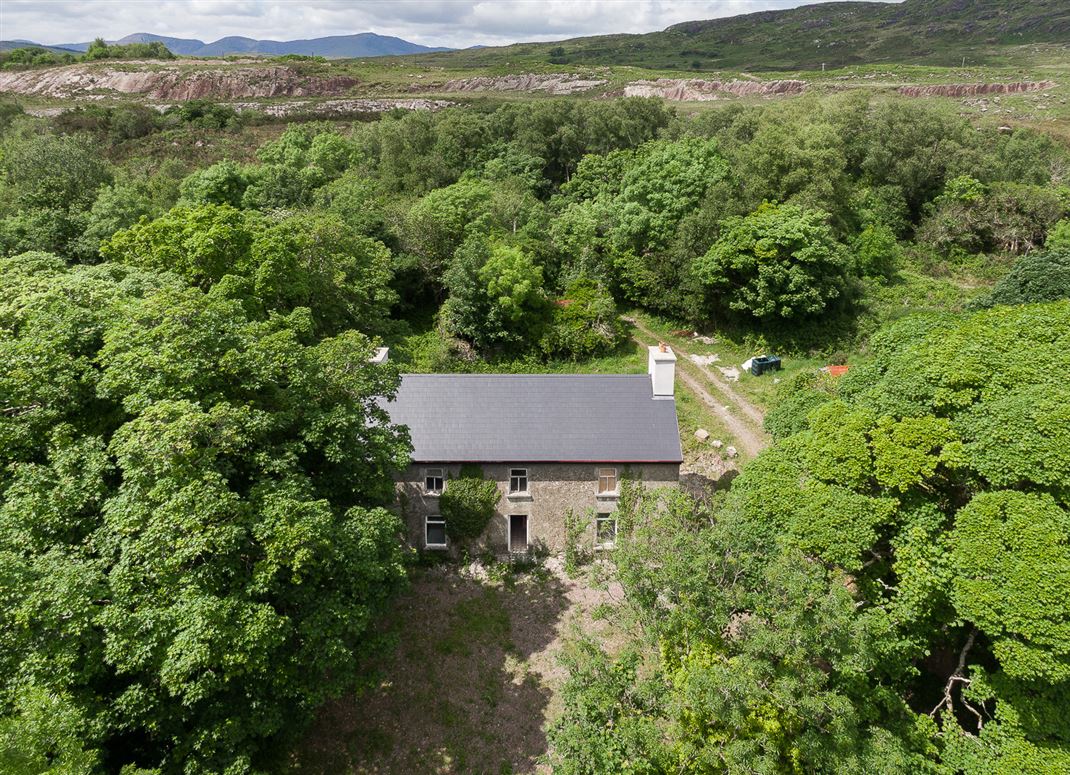 Stay Bank House, Tahilla, Sneem, Co. Kerry Stay Bank House, Tahilla, Sneem, Co. Kerry
