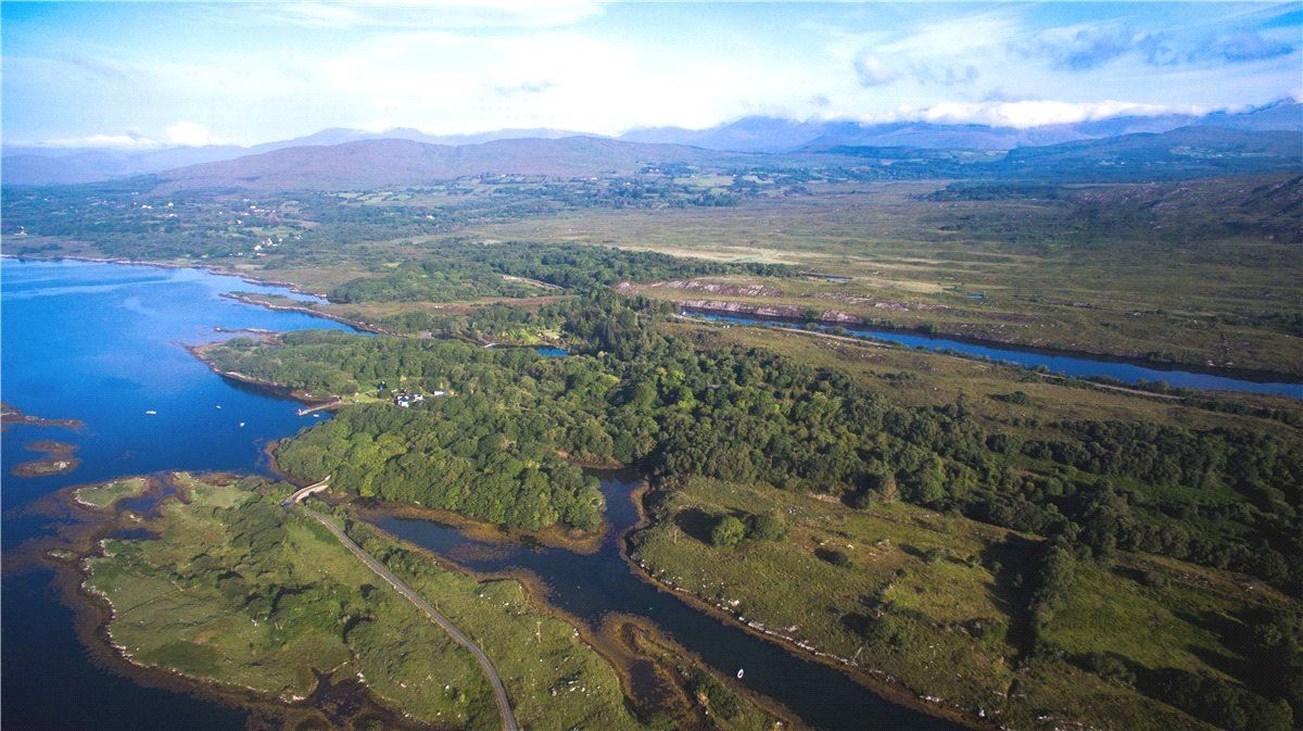 Stay Bank House, Tahilla, Sneem, Co. Kerry Stay Bank House, Tahilla, Sneem, Co. Kerry