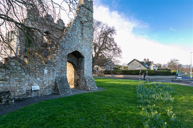 Dun Na Ri, 6 Castle Park, Monkstown, County Dublin