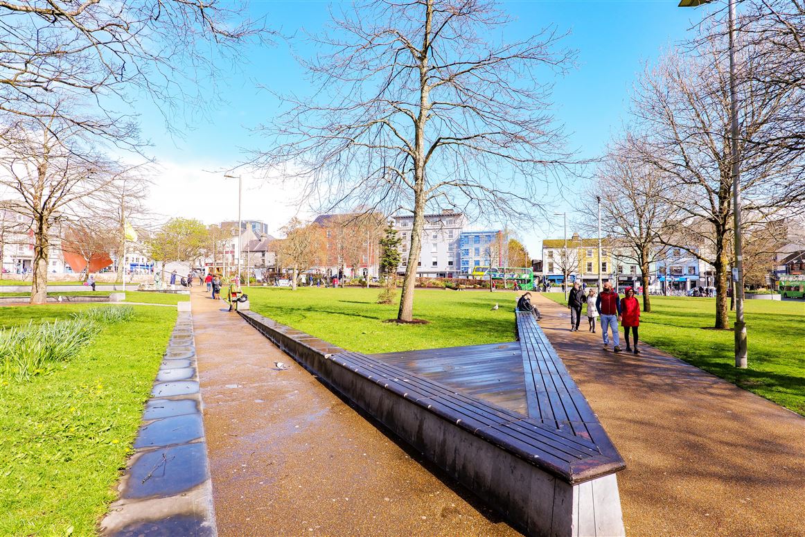 24 Square Square, Galway City