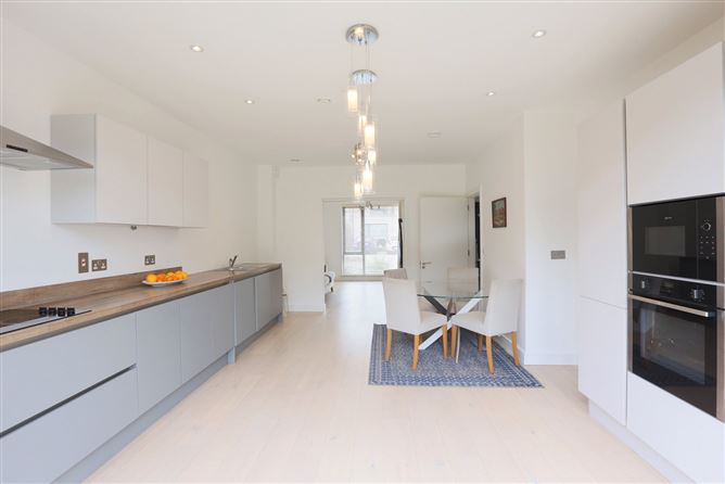 14 The Hall, Scholarstown Wood, Dublin 16