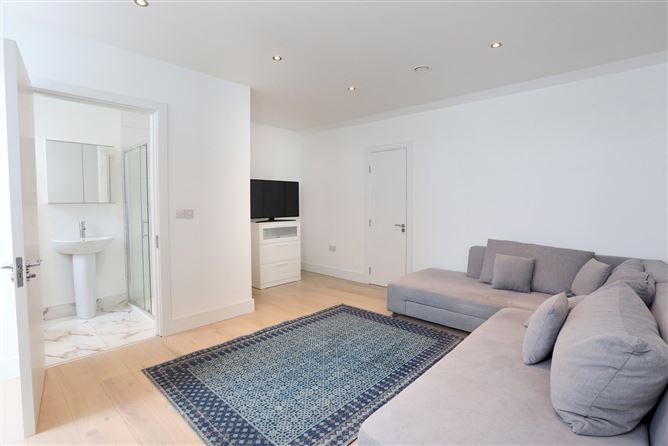 14 The Hall, Scholarstown Wood, Dublin 16