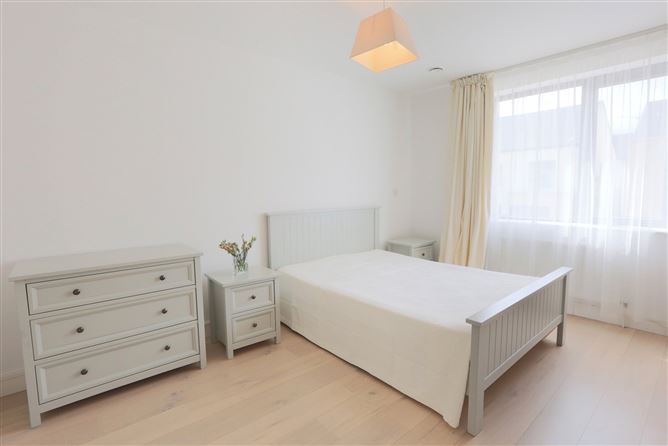 14 The Hall, Scholarstown Wood, Dublin 16