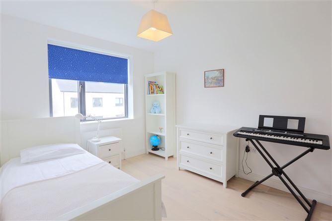 14 The Hall, Scholarstown Wood, Dublin 16