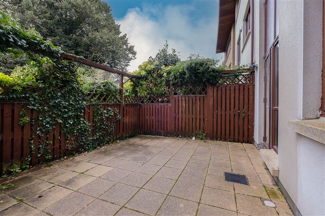 30 Castlegate Sq, Adamstown, Dublin