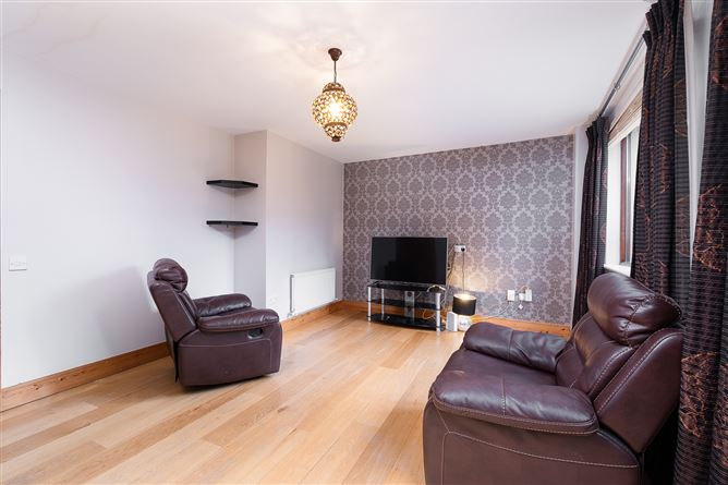 30 Castlegate Sq, Adamstown, Dublin