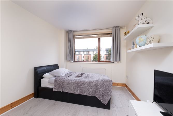 30 Castlegate Sq, Adamstown, Dublin
