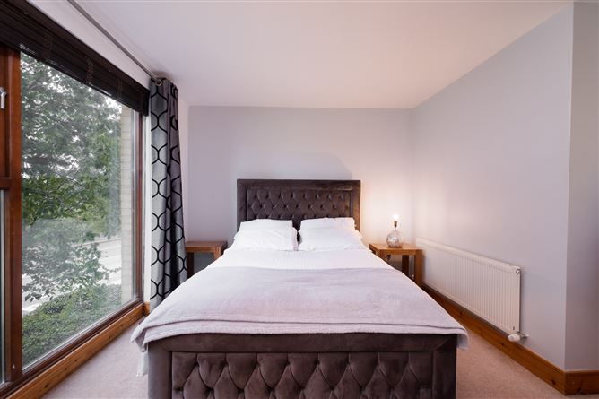 30 Castlegate Sq, Adamstown, Dublin