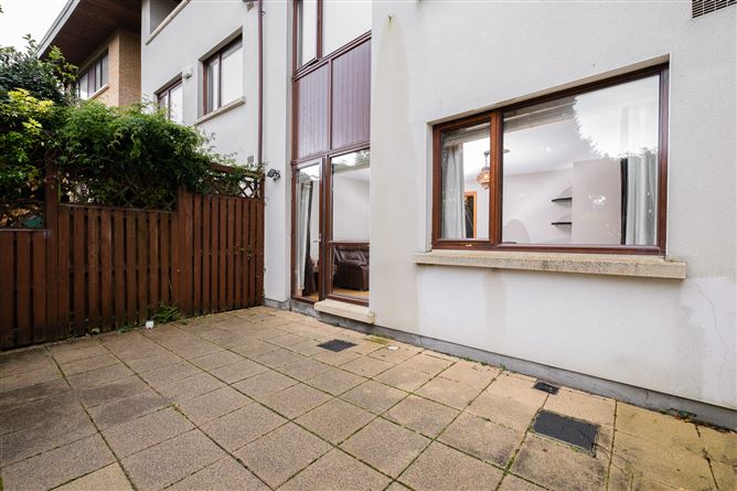 30 Castlegate Sq, Adamstown, Dublin