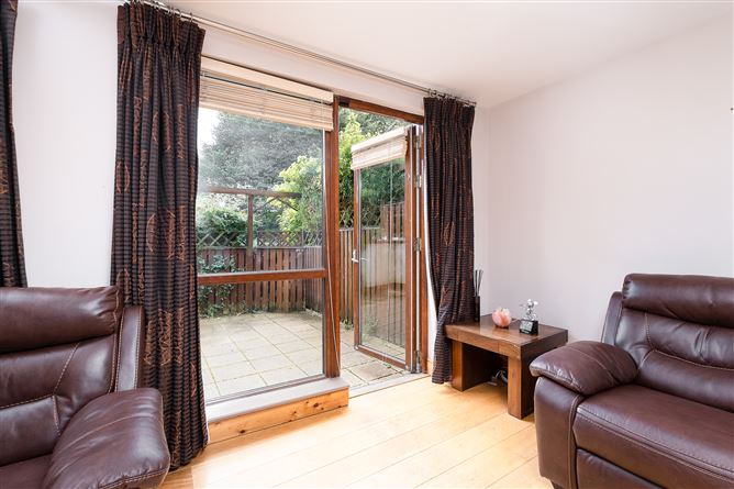 30 Castlegate Sq, Adamstown, Dublin