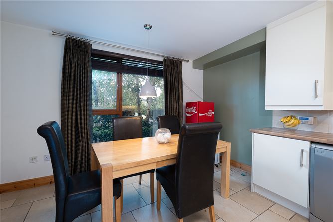 30 Castlegate Sq, Adamstown, Dublin