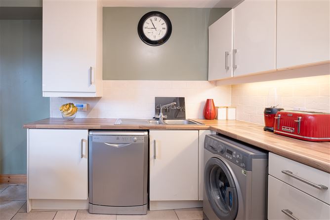 30 Castlegate Sq, Adamstown, Dublin