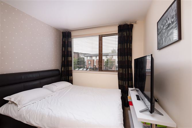 30 Castlegate Sq, Adamstown, Dublin