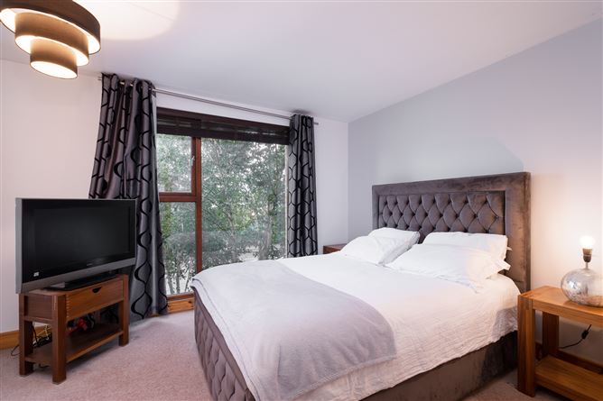 30 Castlegate Sq, Adamstown, Dublin