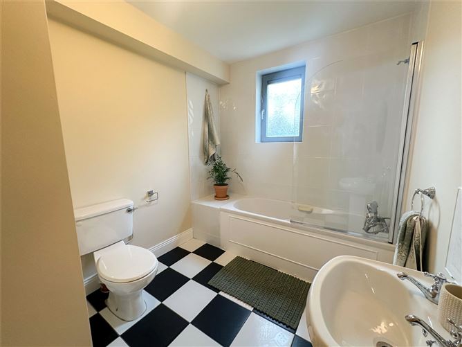 18 Caireal Mor, Headford Road, Castlegar, Galway