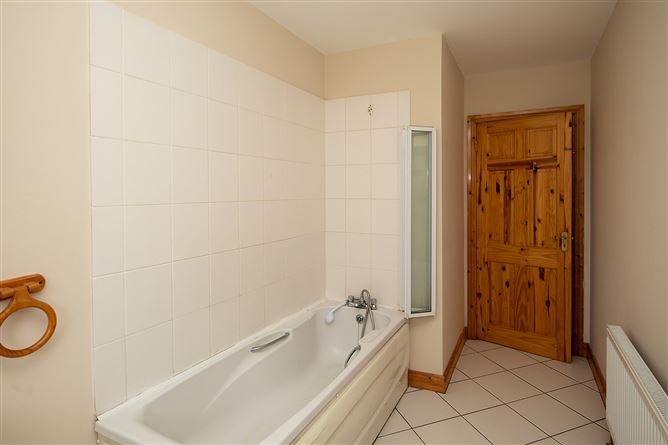 11 Lodge Court , Borris, Carlow
