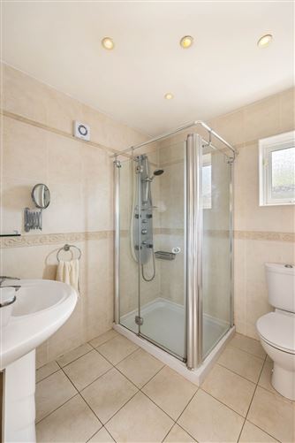 https://photos-a.propertyimages.ie/media/4/1/9/4950914/177b369f-a5aa-4459-9aa7-f73751fe9c3e_l.jpg