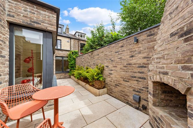 https://photos-a.propertyimages.ie/media/4/2/0/5011024/329be880-03f7-4ade-8df4-d8386d6c037d_l.jpg