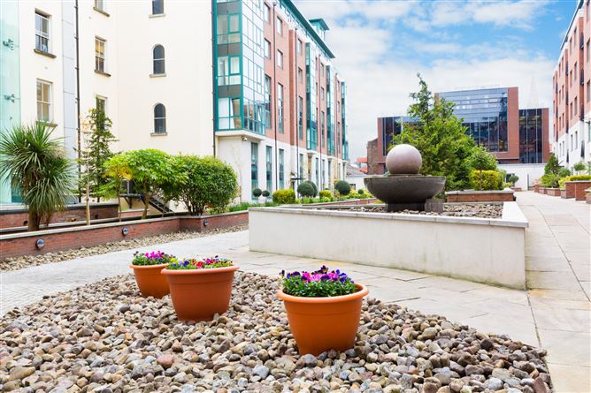 12 Adelaide Square, Whitefriar Street, Dublin 8