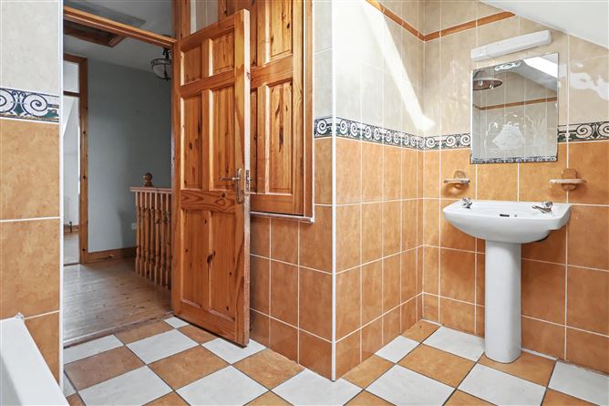 7 Sea View, Tullaghan, Leitrim