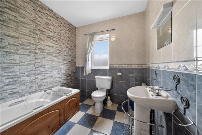 Photo 21 of 27 — 41 The Hawthorns, Killala Road, Ballina, Co. Mayo