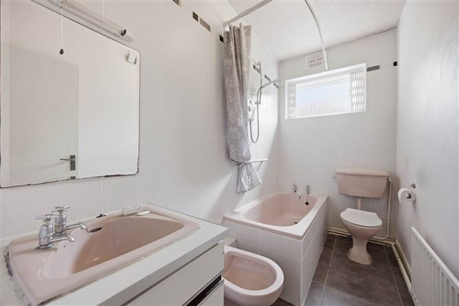 Photo 16 of 19 — 29 Rosevale Apartments, Howth Road, Raheny, Dublin 5