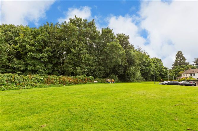 https://photos-a.propertyimages.ie/media/4/2/2/4806224/0dcb447e-4075-4c37-908c-b9ea9e173ecc_l.jpg