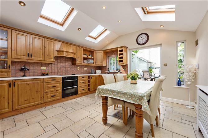 https://photos-a.propertyimages.ie/media/4/2/2/4806224/0dcb447e-4075-4c37-908c-b9ea9e173ecc_l.jpg