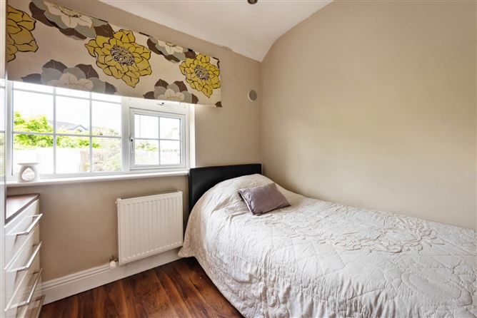 https://photos-a.propertyimages.ie/media/4/2/2/4806224/0dcb447e-4075-4c37-908c-b9ea9e173ecc_l.jpg
