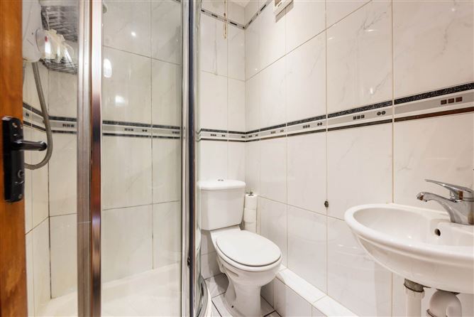 https://photos-a.propertyimages.ie/media/4/2/2/4806224/0dcb447e-4075-4c37-908c-b9ea9e173ecc_l.jpg