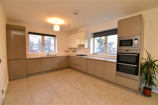 12 Shackleton Drive, Lucan, Dublin