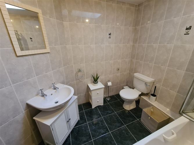 Large Room for Rent in Family Home, Dublin