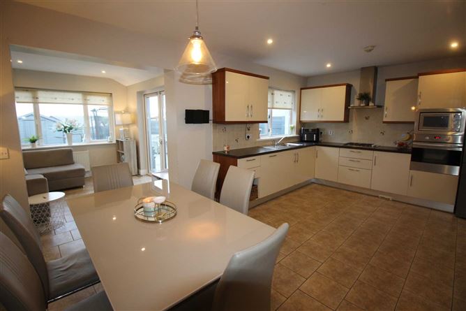 14 Cooline Drive, Ballyvoloon, Cobh, County Cork