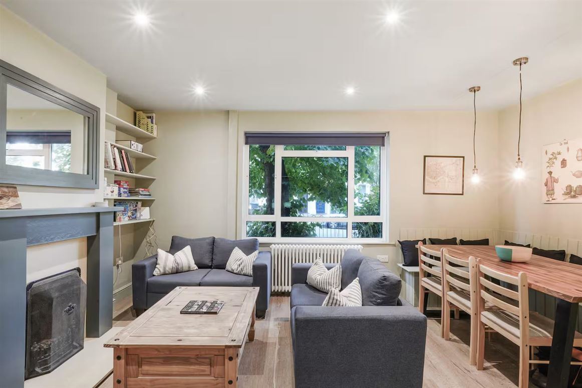 A Simple Charm,London,Greater London,United Kingdom