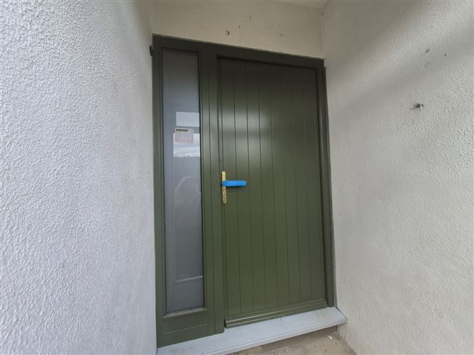 9 Woodland Heights, Carrick Beg, Carrick On Suir, Co. Tipperary