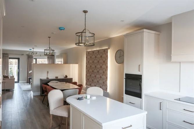 https://photos-a.propertyimages.ie/media/4/2/5/5010524/150a6af0-31b5-4dc6-80fe-d0d795683fba_l.png