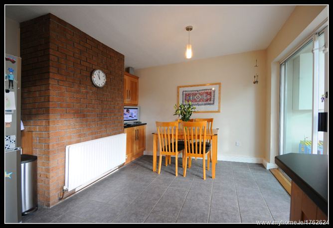 Photo 6 of 18 — 5 CLAREVILLE GROVE, Glasnevin, Dublin 11