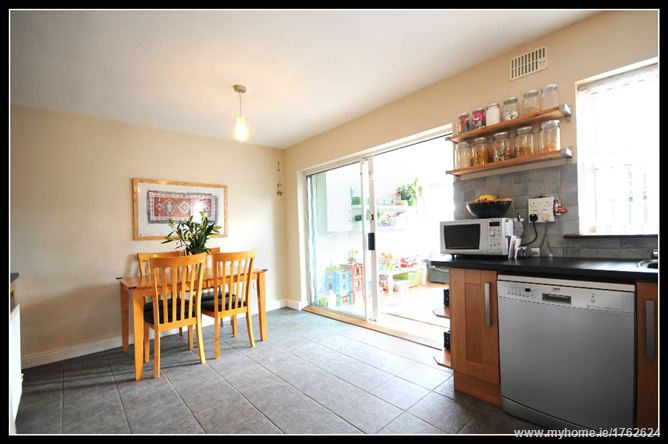 Photo 5 of 18 — 5 CLAREVILLE GROVE, Glasnevin, Dublin 11