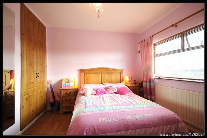 Photo 12 of 18 — 5 CLAREVILLE GROVE, Glasnevin, Dublin 11