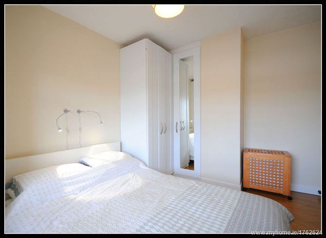 Photo 11 of 18 — 5 CLAREVILLE GROVE, Glasnevin, Dublin 11
