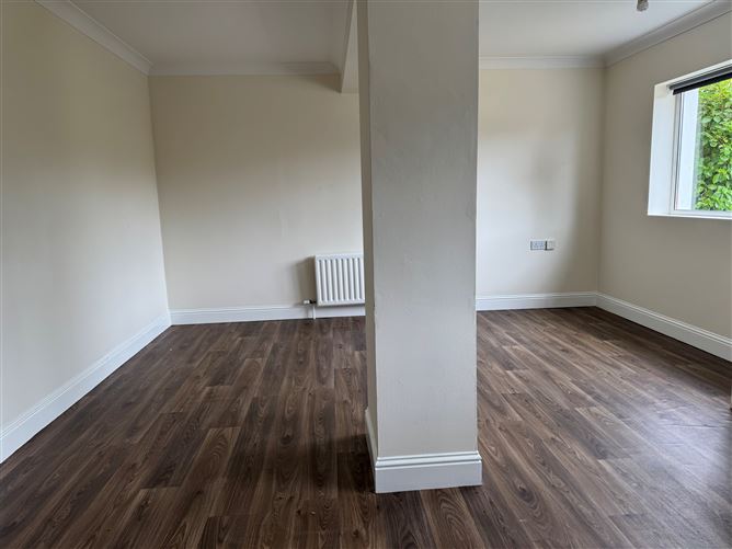 https://photos-a.propertyimages.ie/media/4/2/8/4946824/a8586570-c0bd-4dfc-8ac7-68956d107c18_l.jpg