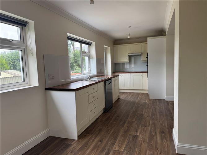 https://photos-a.propertyimages.ie/media/4/2/8/4946824/a8586570-c0bd-4dfc-8ac7-68956d107c18_l.jpg