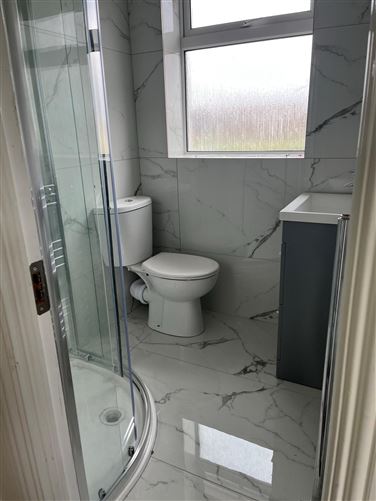 https://photos-a.propertyimages.ie/media/4/2/8/4946824/a8586570-c0bd-4dfc-8ac7-68956d107c18_l.jpg