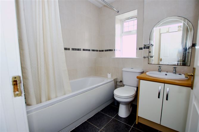 49 Monksfield, Bealnamulla, Athlone, Co. Roscommon