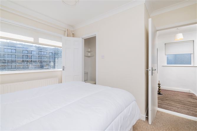 https://photos-a.propertyimages.ie/media/4/2/9/4927924/7533db19-2704-42a6-8273-c69219465139_l.jpg