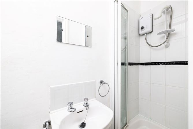 https://photos-a.propertyimages.ie/media/4/2/9/4927924/7533db19-2704-42a6-8273-c69219465139_l.jpg